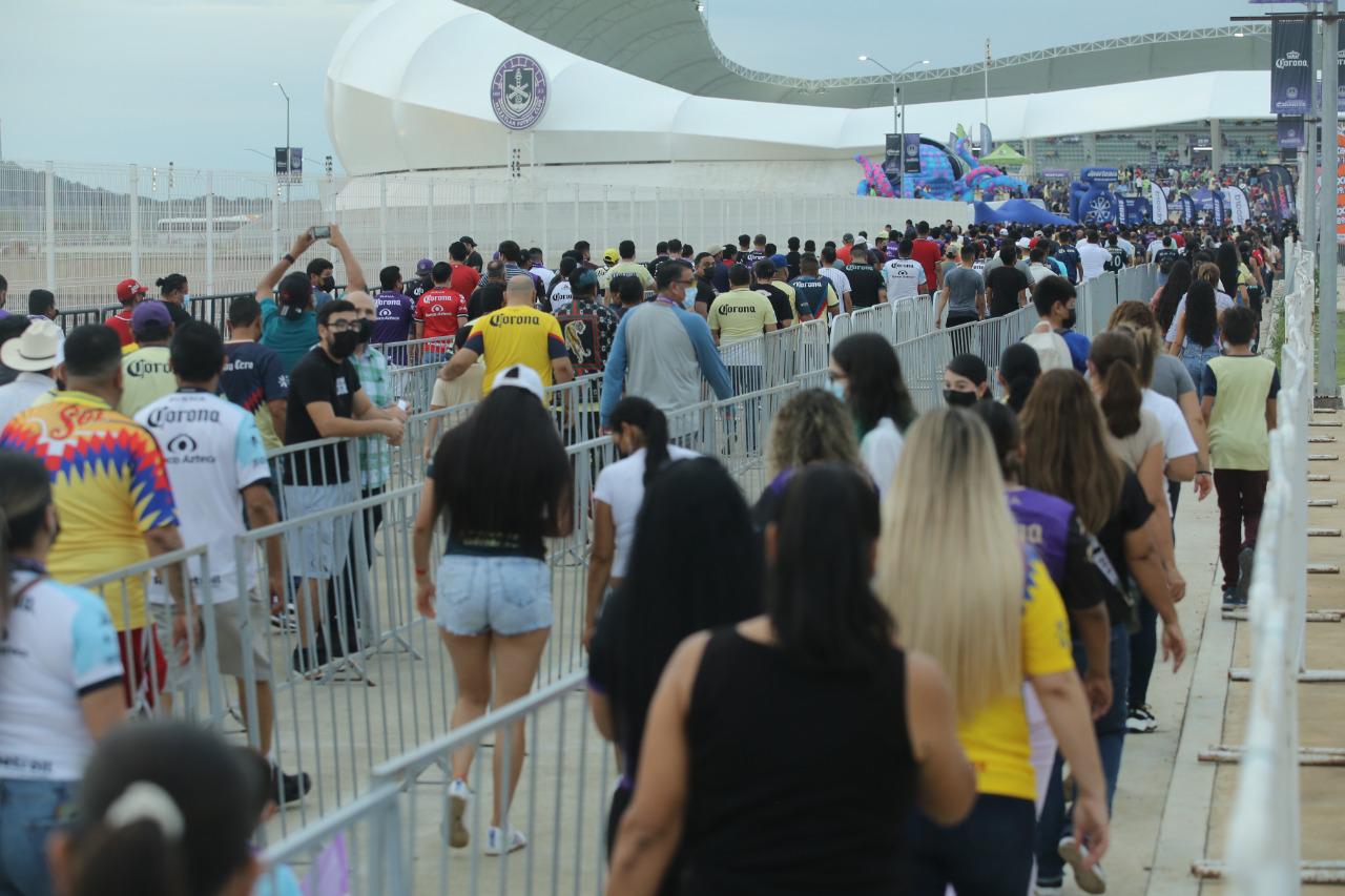 $!Invaden aficionados americanistas estadio Kraken