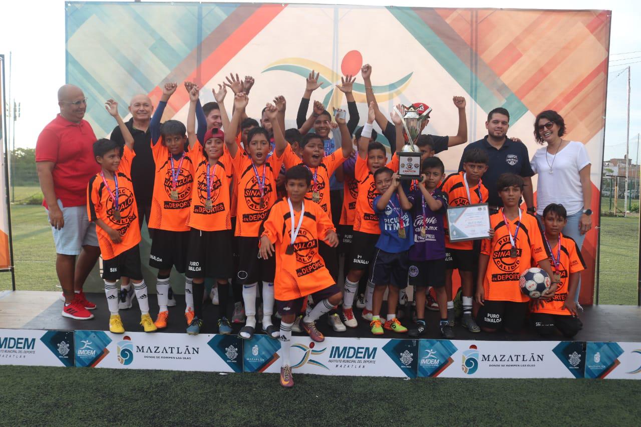 $!Premian a lo mejor de la Liga Infantil Intercolonial de Futbol (FOTOS)