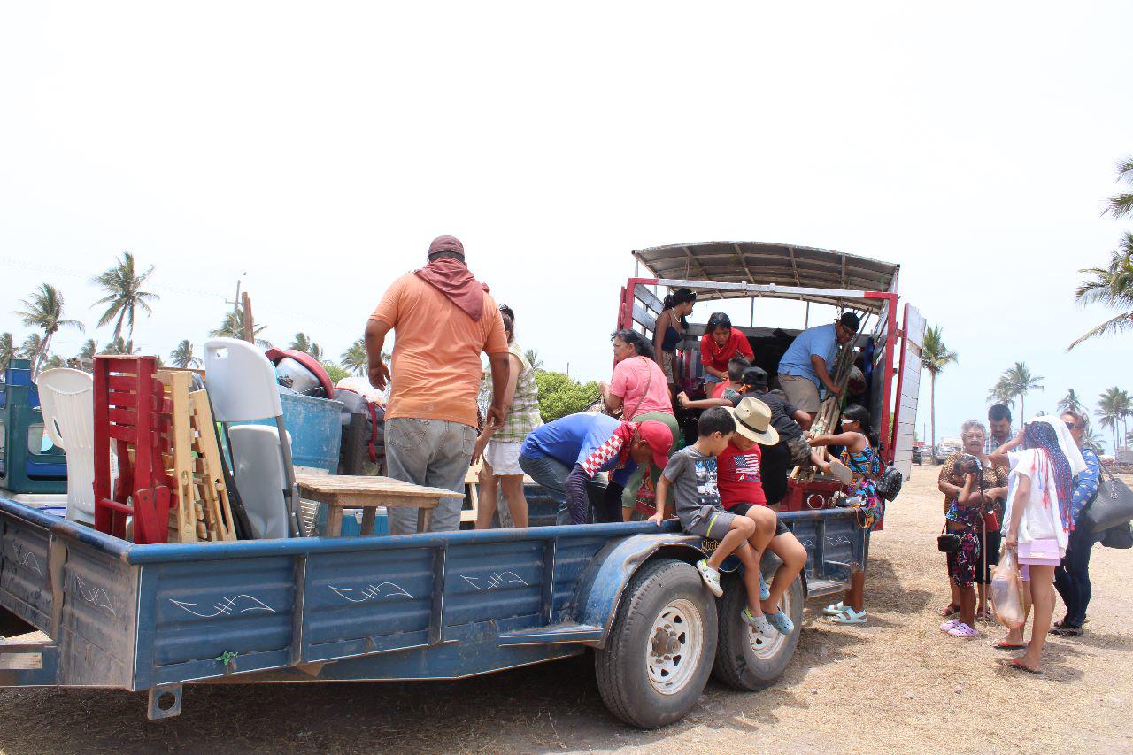 $!Llegan familias a Fiesta de Las Cabras con refrigeradores y estufas