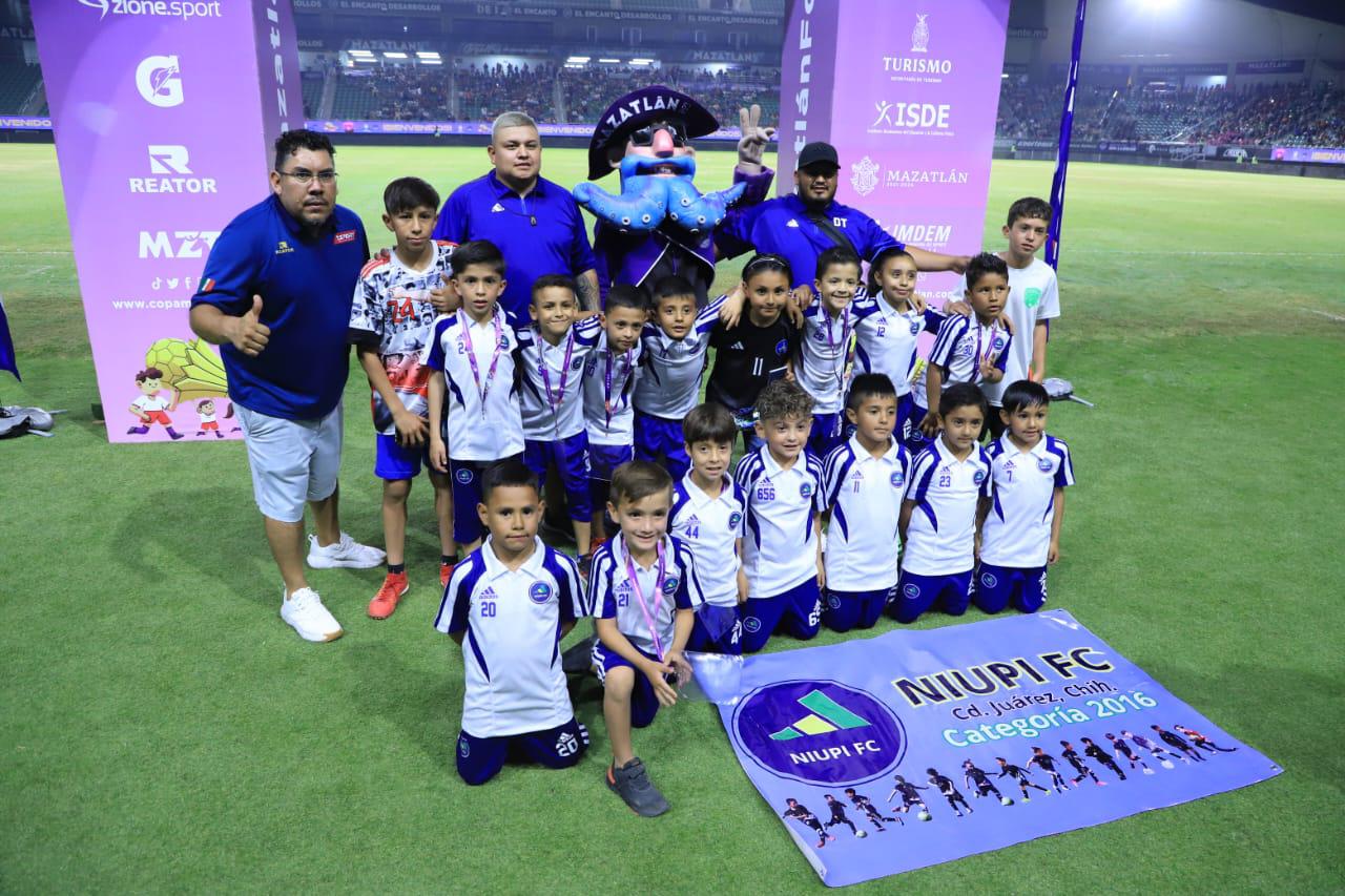 $!Rivaldios ‘prende’ la inauguración de la Copa Mazatlán