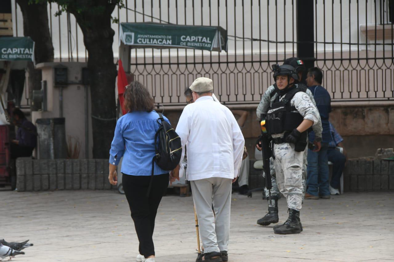 $!Patrulla y vigila la Guardia Nacional en zona Centro y escuelas en Culiacán