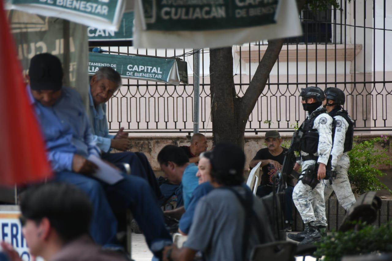 $!Patrulla y vigila la Guardia Nacional en zona Centro y escuelas en Culiacán