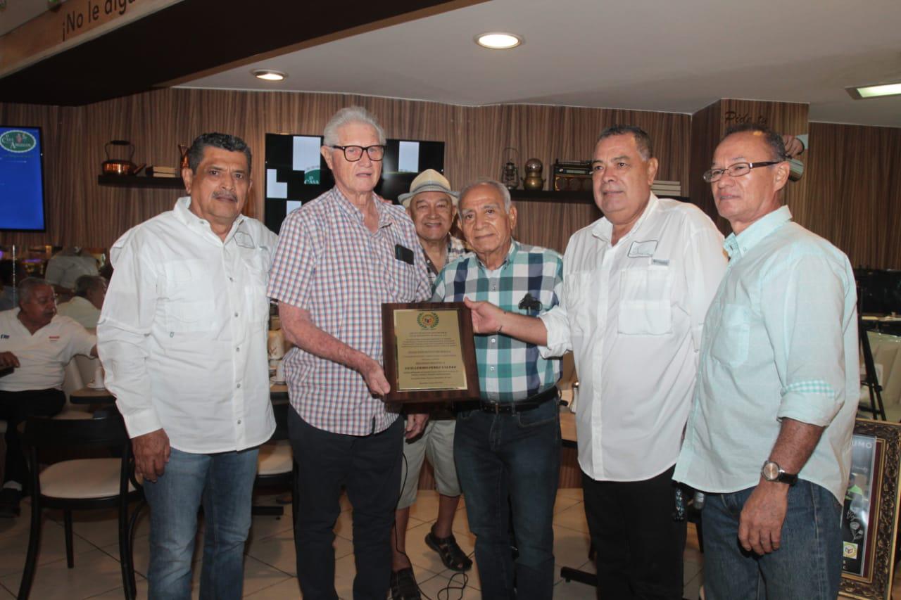 $!Club Muralla brinda homenaje póstumo a socios