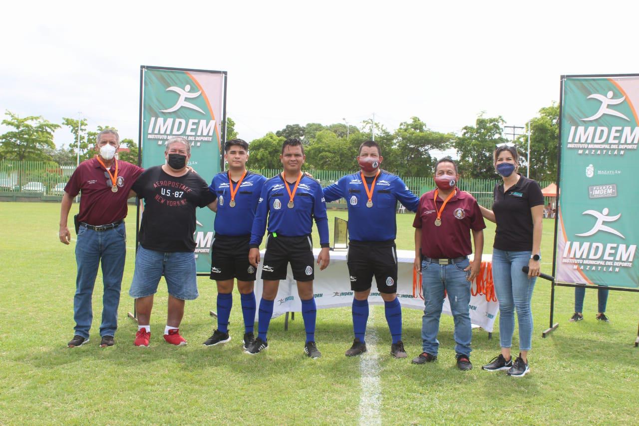 $!Despacho Partida levanta en tanda de penaltis el título del futbol de la Tercera Fuerza