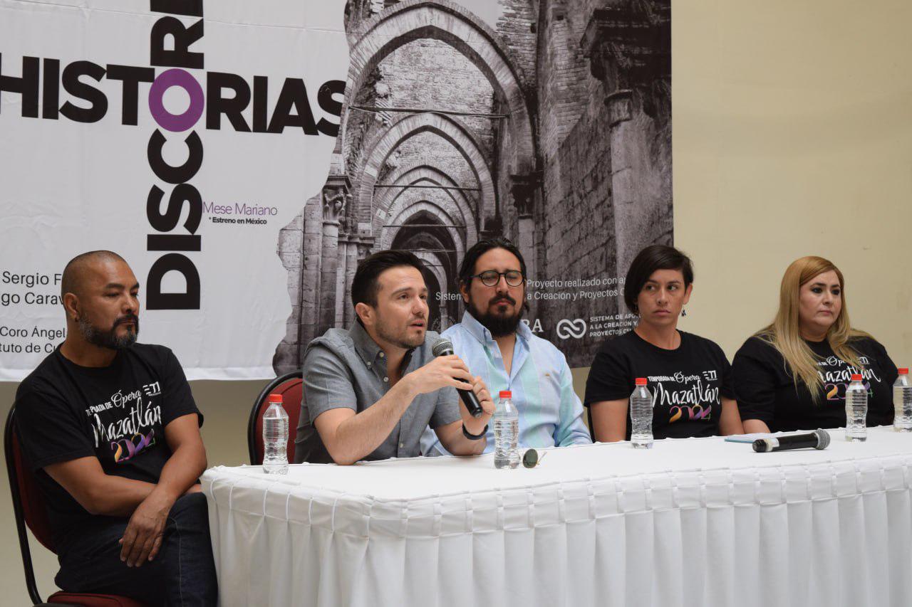 $!Sergio Freeman da detalles de la participación de la Camerata Mazatlán.