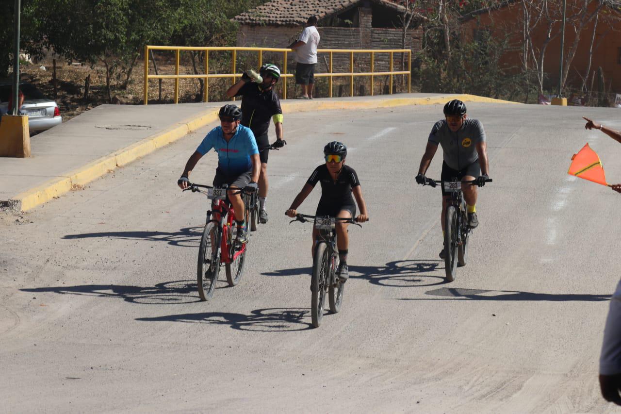 $!Ulises García rompe el viento en Serial MTB en La Noria