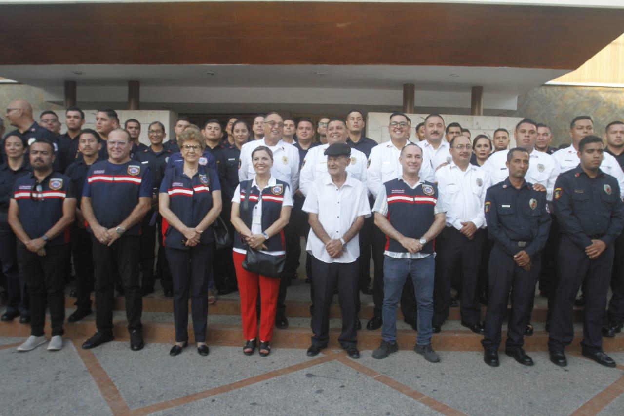 $!Destaca sacerdote que bomberos dejan todo por servir al prójimo