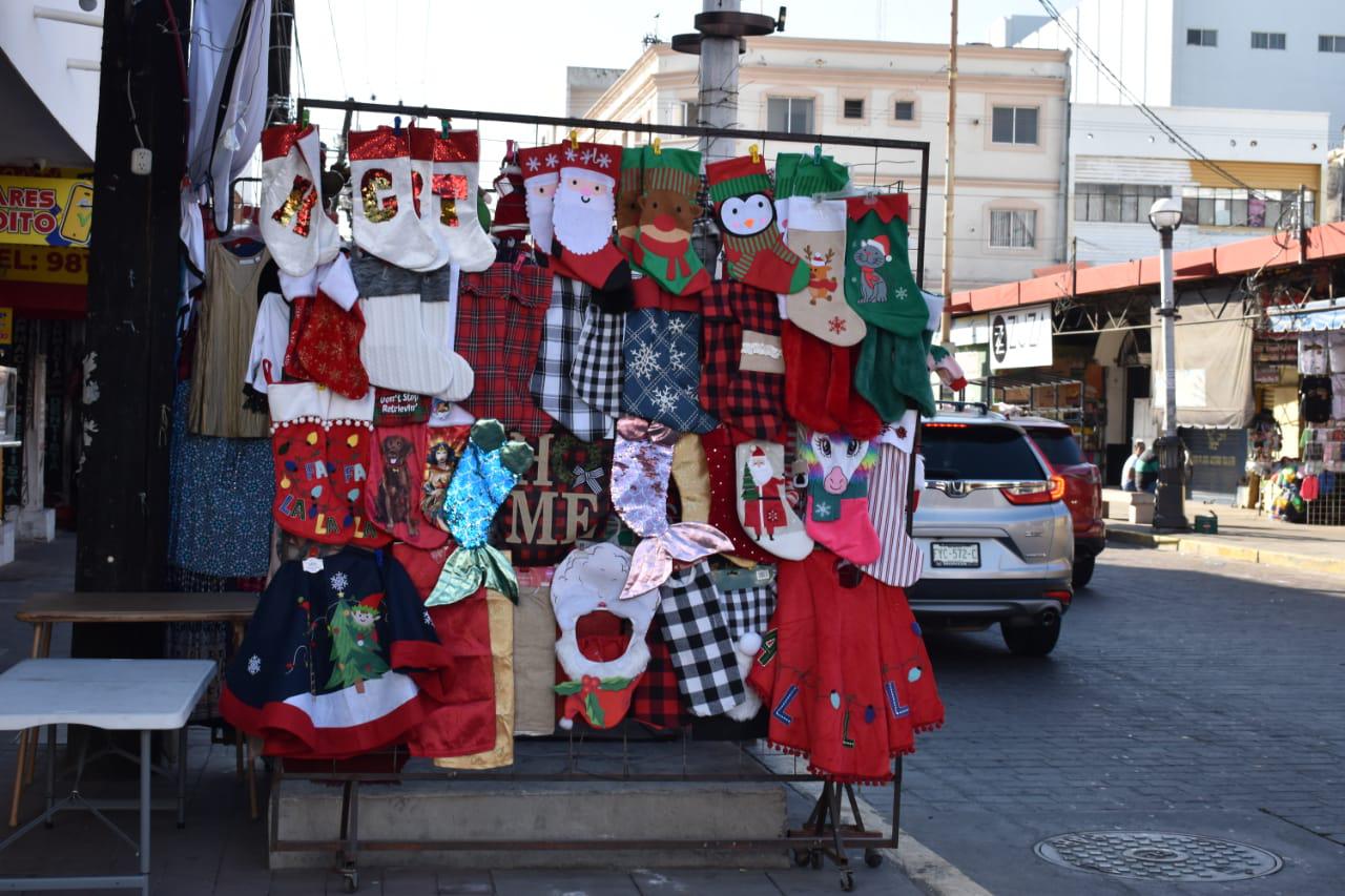 $!Comerciantes despiden ‘El Buen Fin’ y dan la bienvenida a la Navidad en Mazatlán