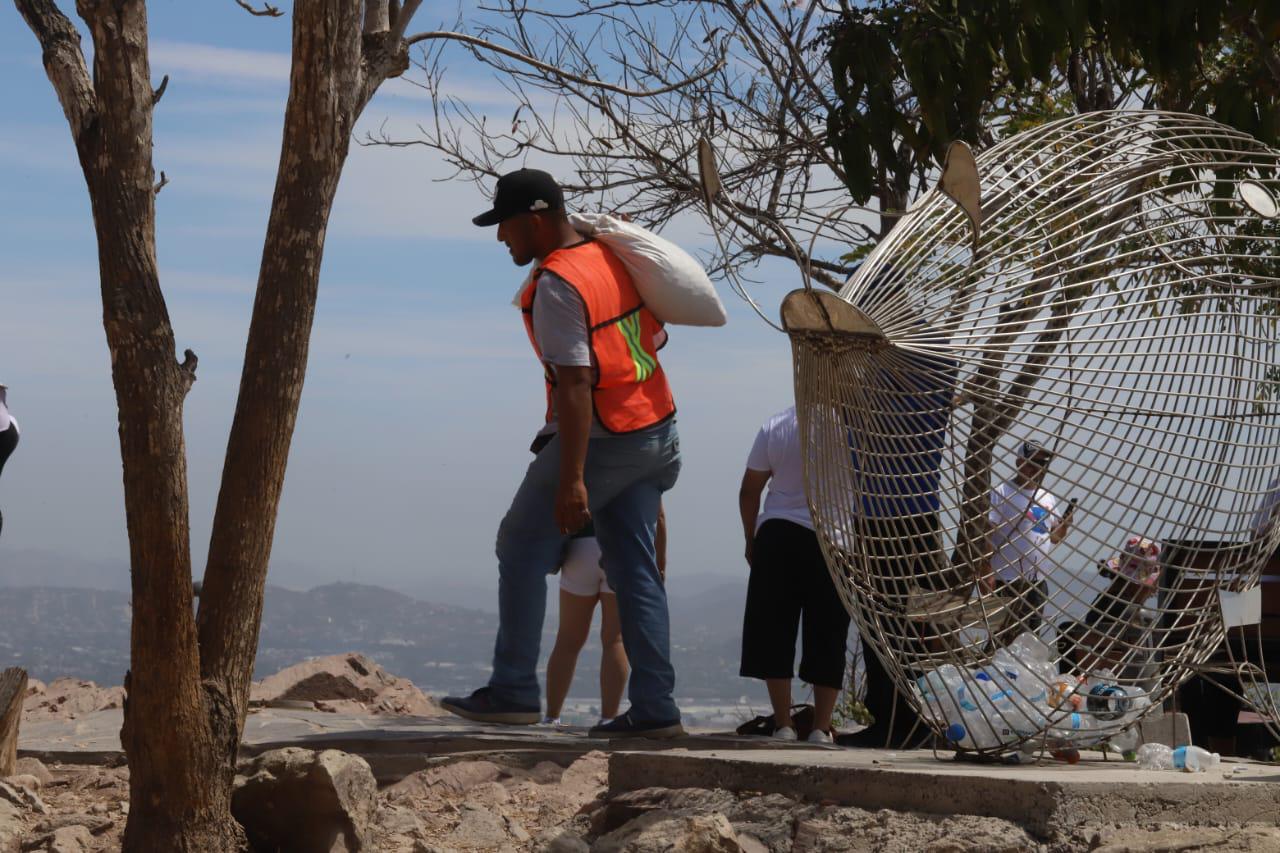 $!Pese a suspensión de la obra, construcción de tirolesa continúa en Cerro del Crestón