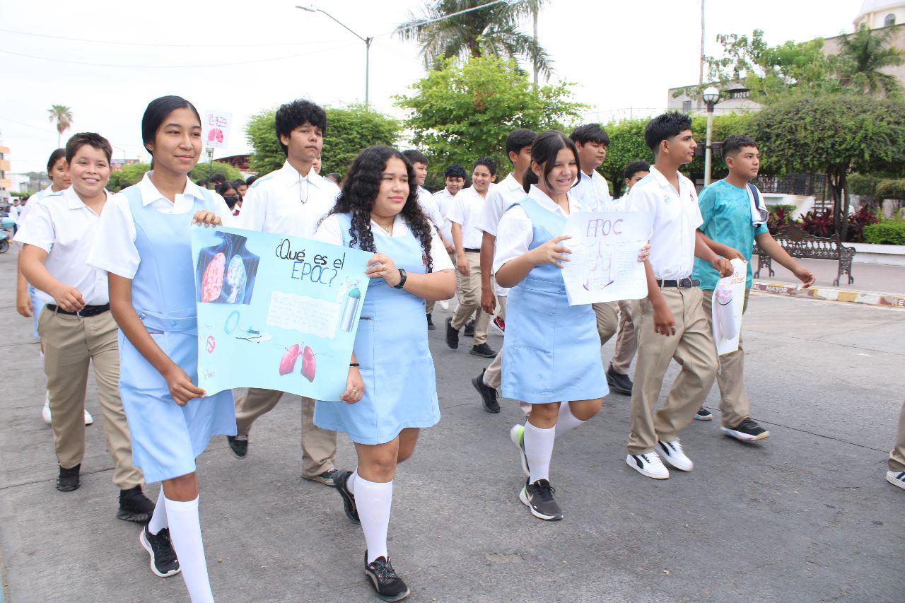 $!Marchan en Escuinapa para concientizar sobre los efectos del tabaco