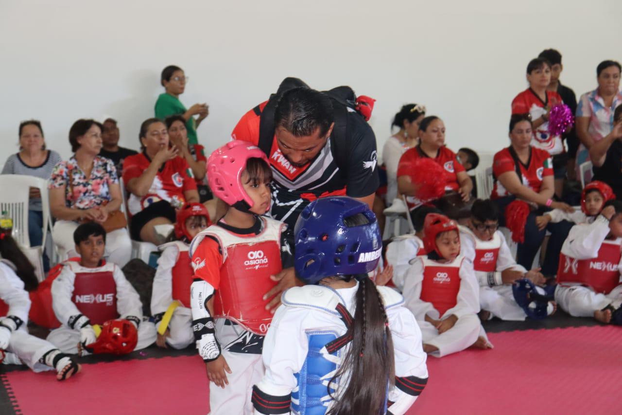 $!Mazatlán reúne a los mejores taekwondoínes de Coahuila y Sinaloa en topes de preparación