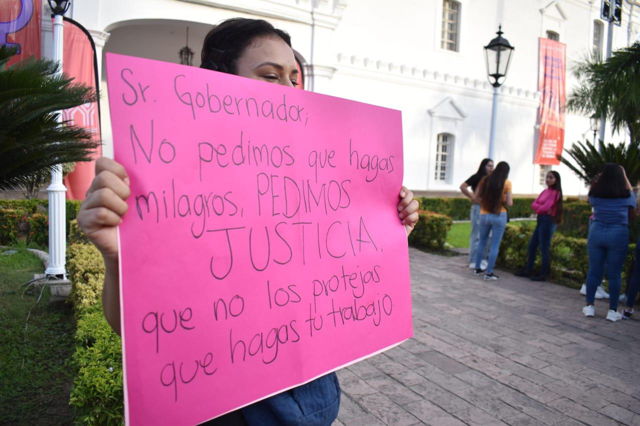 $!Marchan mujeres y acusan violencia sexual por funcionarios en Culiacán