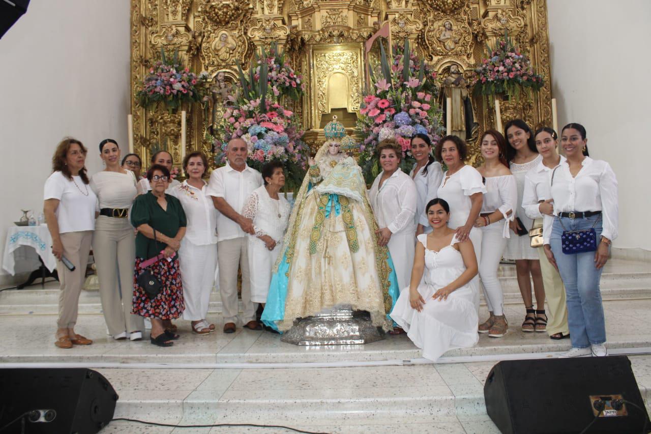 $!Familia cumple promesa y convierte en ofrenda de gratitud a la Virgen del Rosario