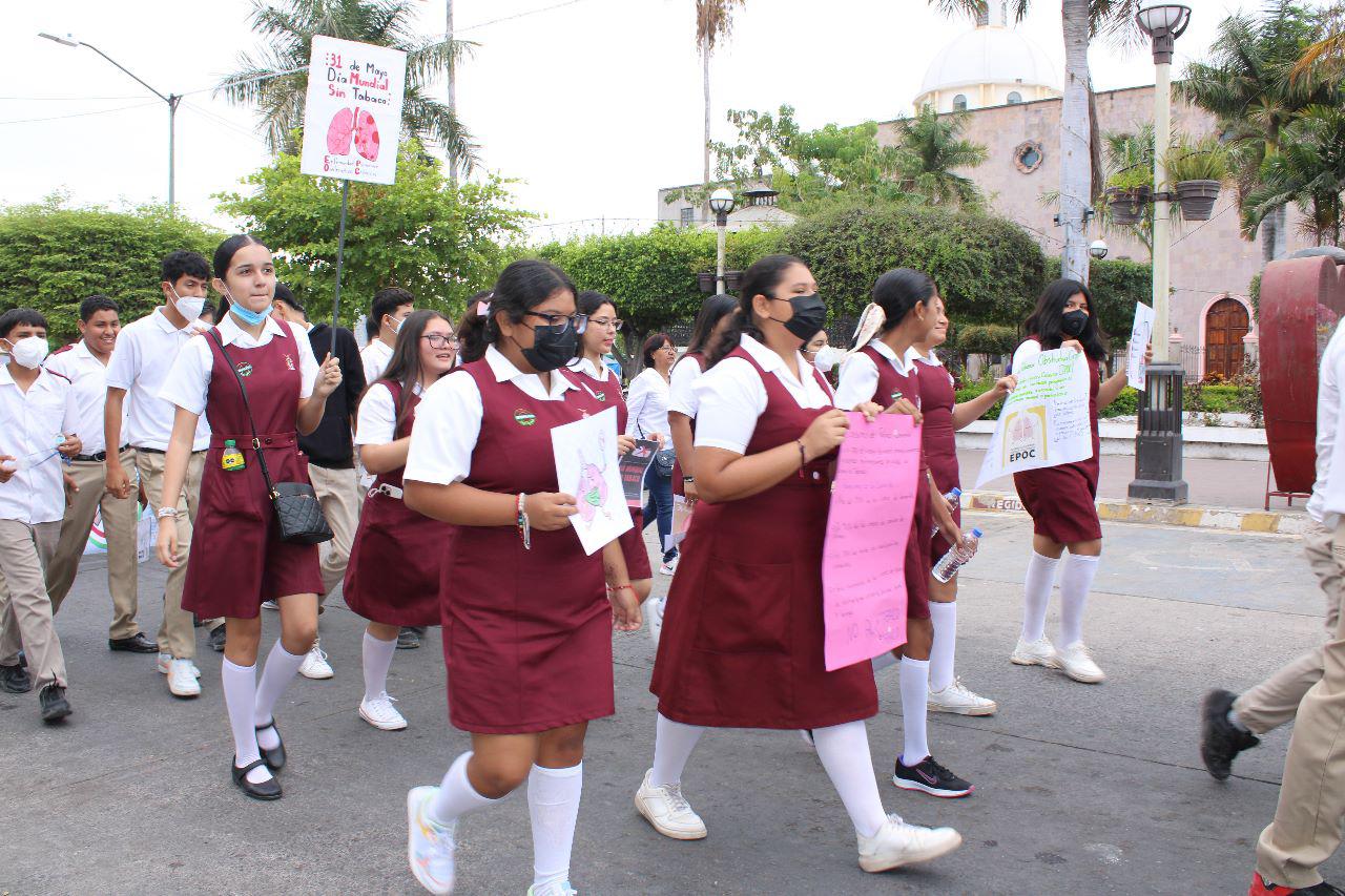 $!Marchan en Escuinapa para concientizar sobre los efectos del tabaco