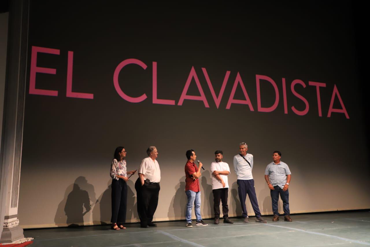 $!El documental ‘El Clavadista’, reúne testimonios y anécdotas de Don Chema, Roberto “El Muñeco”, El Chon, El Chikis y Carlos clavadistas en la Plazuela Rodolfo Sánchez Taboada.