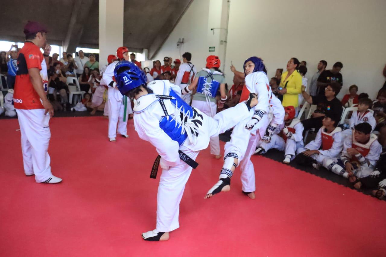 $!Mazatlán reúne a los mejores taekwondoínes de Coahuila y Sinaloa en topes de preparación