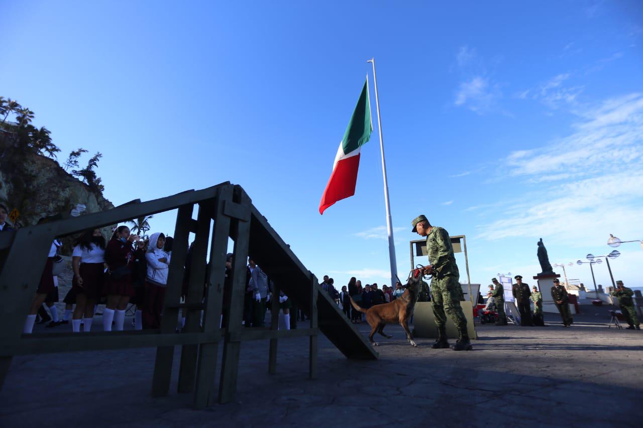 $!Celebran en Mazatlán el 83 aniversario del Día de la Bandera