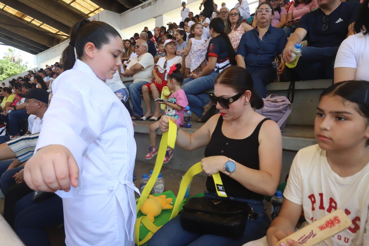 $!Mara Renata Espinoza y su mamá Berenice López Cabrera.