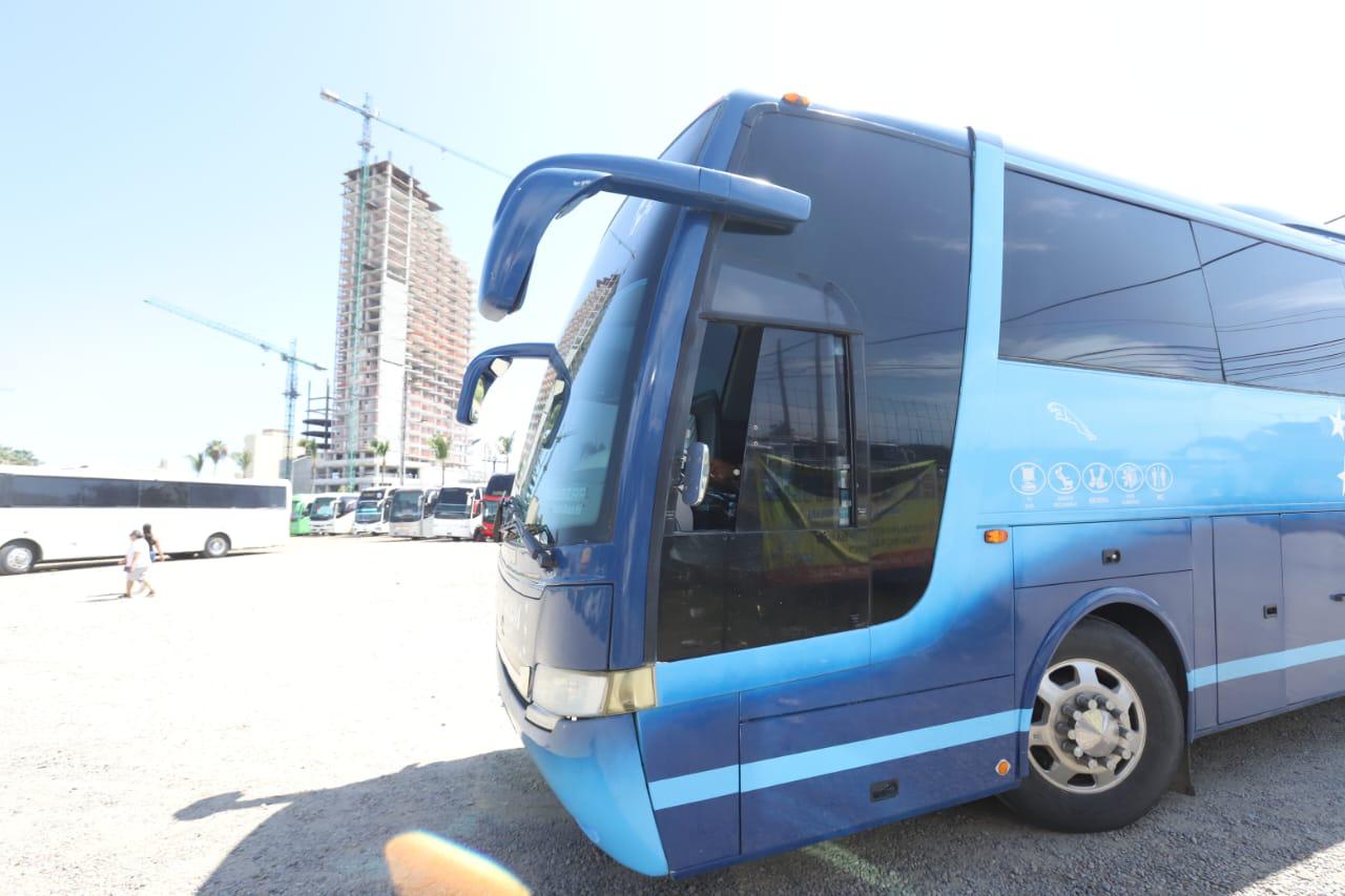 $!Lamentan operadores de autobuses turísticos restricciones del nuevo reglamento de Tránsito en Mazatlán