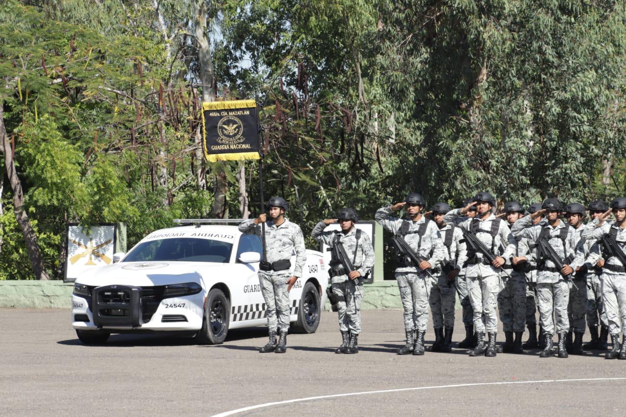 $!Imponen ascensos y condecoraciones a personal militar, en Mazatlán