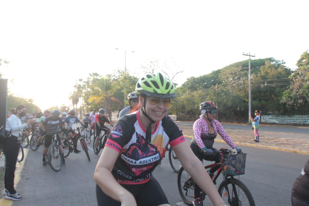 $!Decenas de ciclistas conmemoran Día Mundial de la Bicicleta en Mazatlán