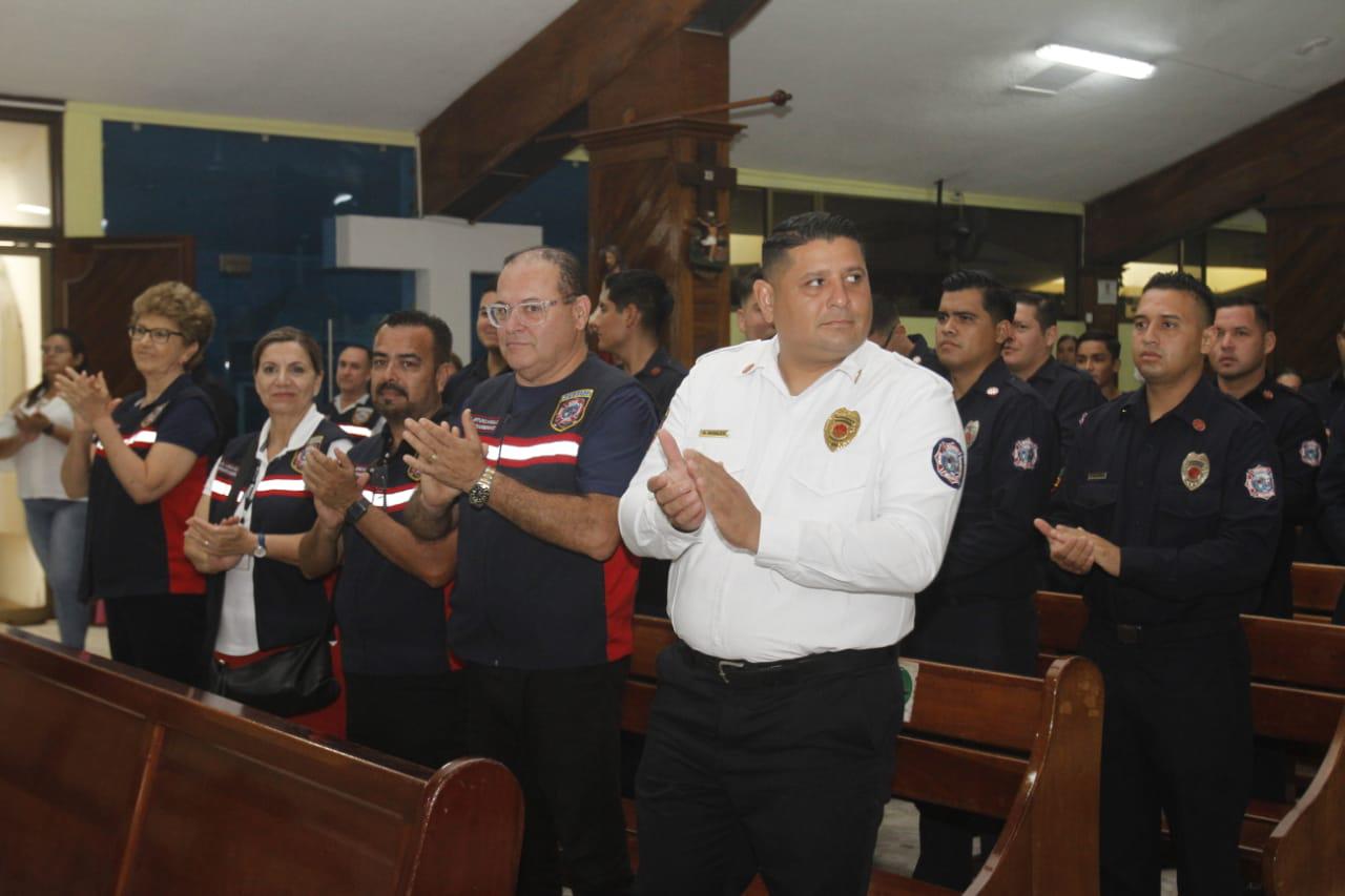 $!Destaca sacerdote que bomberos dejan todo por servir al prójimo