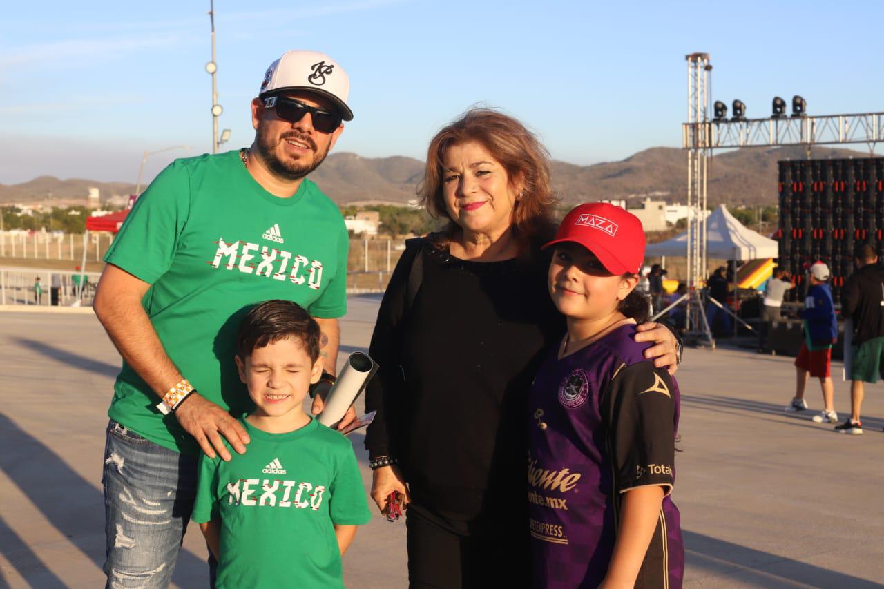 $!Christian Arámburo, Marisela Acosta, Érick Arámburo y María Arámburo.