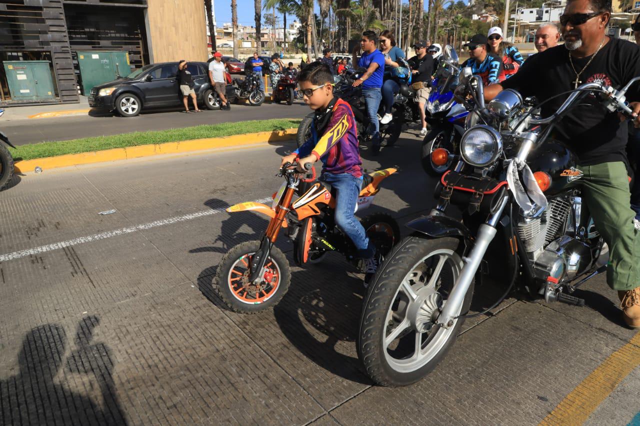 $!Cientos de motociclistas recorren el paseo costero de Mazatlán dentro de la Semana de la Moto