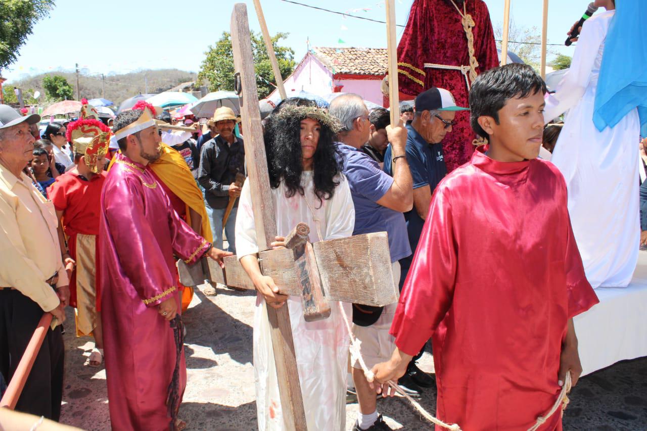 $!Efraín de Jesús, orgulloso de ser Cristo en tradicional Viacrucis de Matatán