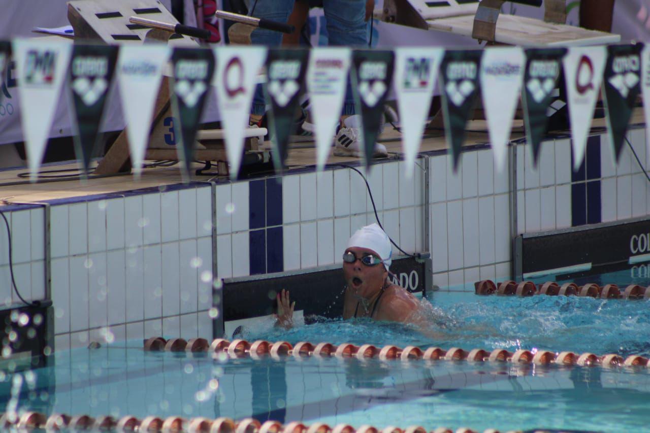 $!Mazatlecos vuelven a subir al podio, en Nacional Máster de Natación