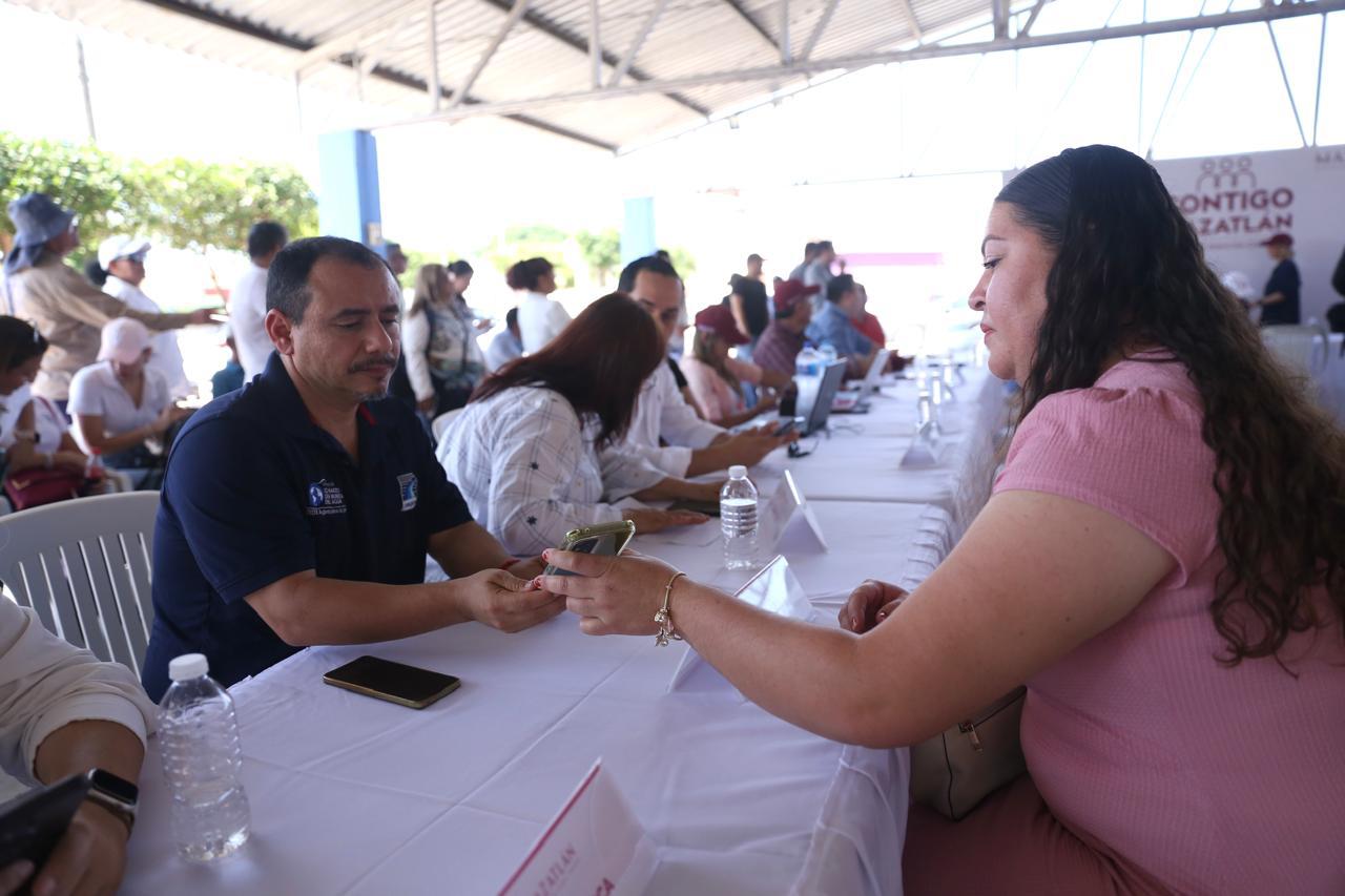 $!Presenta Estrella Palacios el programa Contigo Mazatlán, en Siqueros; ‘Seré una Presidenta de territorio, no de escritorio’, dice