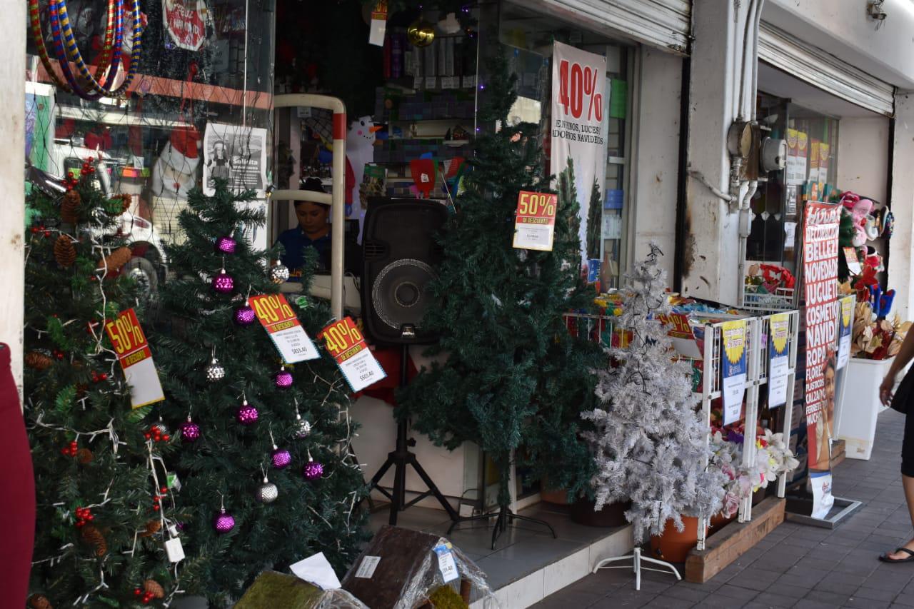 $!Comerciantes despiden ‘El Buen Fin’ y dan la bienvenida a la Navidad en Mazatlán