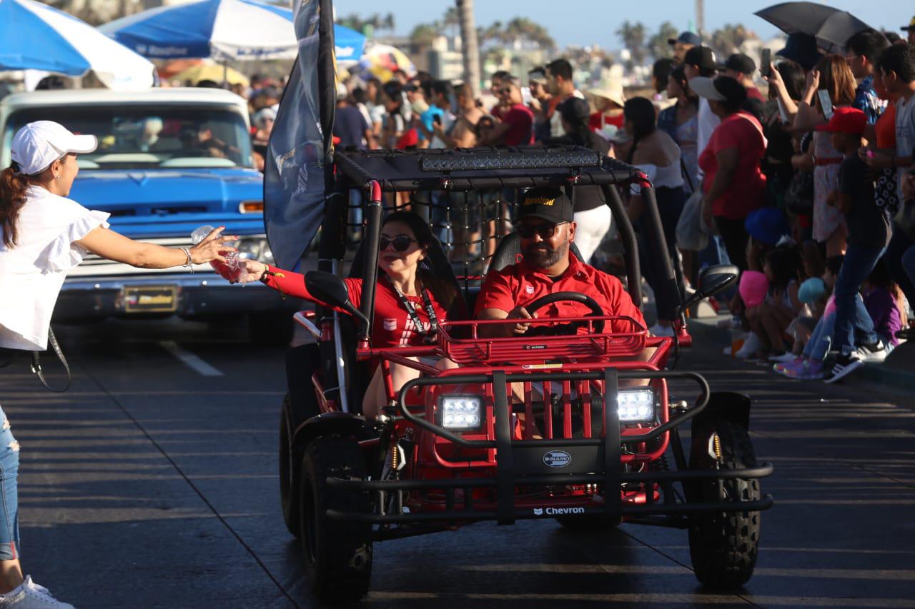 $!Miles de motociclistas convierten el malecón en un Carnaval