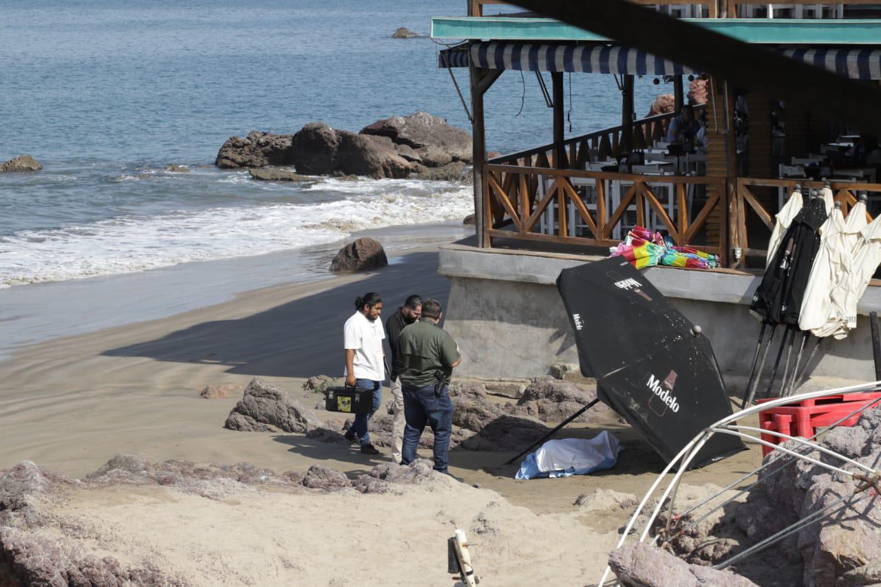 $!Muere adulto mayor de Culiacán en la playa Cerritos de Mazatlán