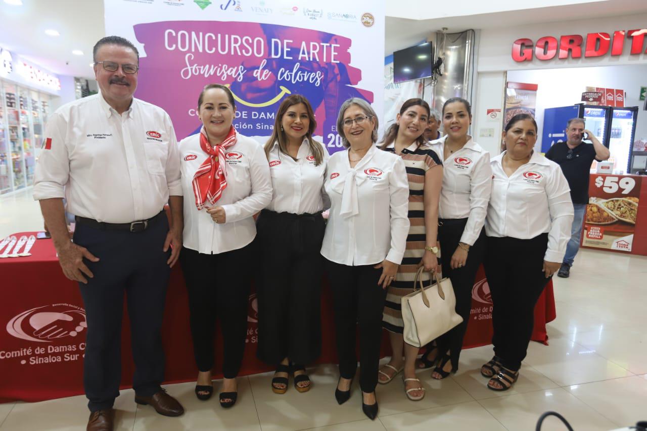 $!Hugomar Peraza, presidente CMIC Zona Sur, junto a Rosa María Godoy Hernández, Sonia Maribel Corona, Dalia García, Abigail Corrales, Jamie Vega y Alicia Figueroa.