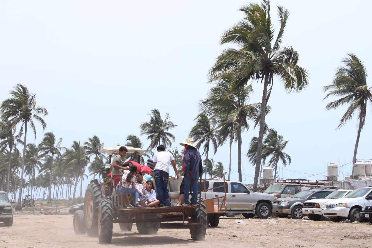 $!Llegan familias a Fiesta de Las Cabras con refrigeradores y estufas