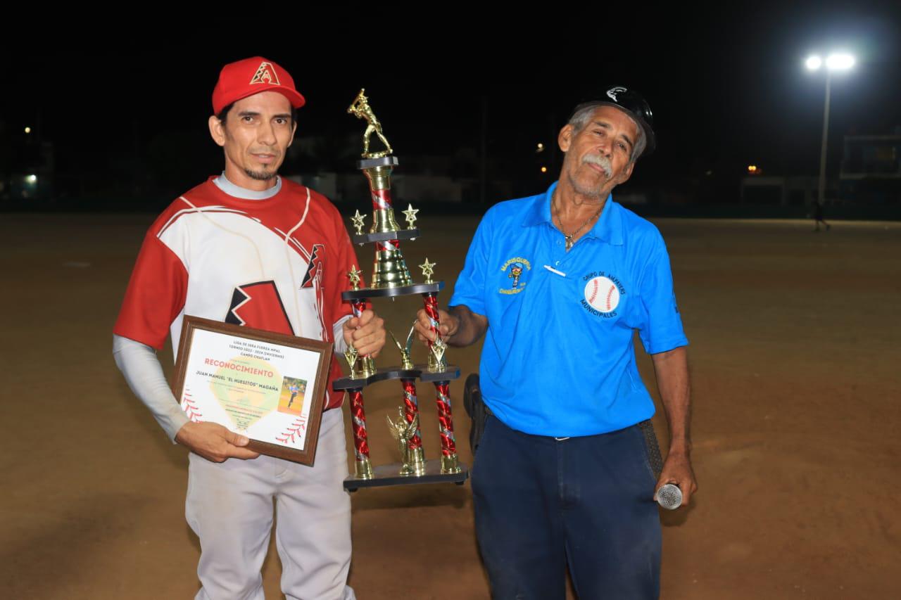 $!Reparten galardones de las ligas de beisbol Nocturna y Tercera Fuerza, en el ‘Chaflán’ López