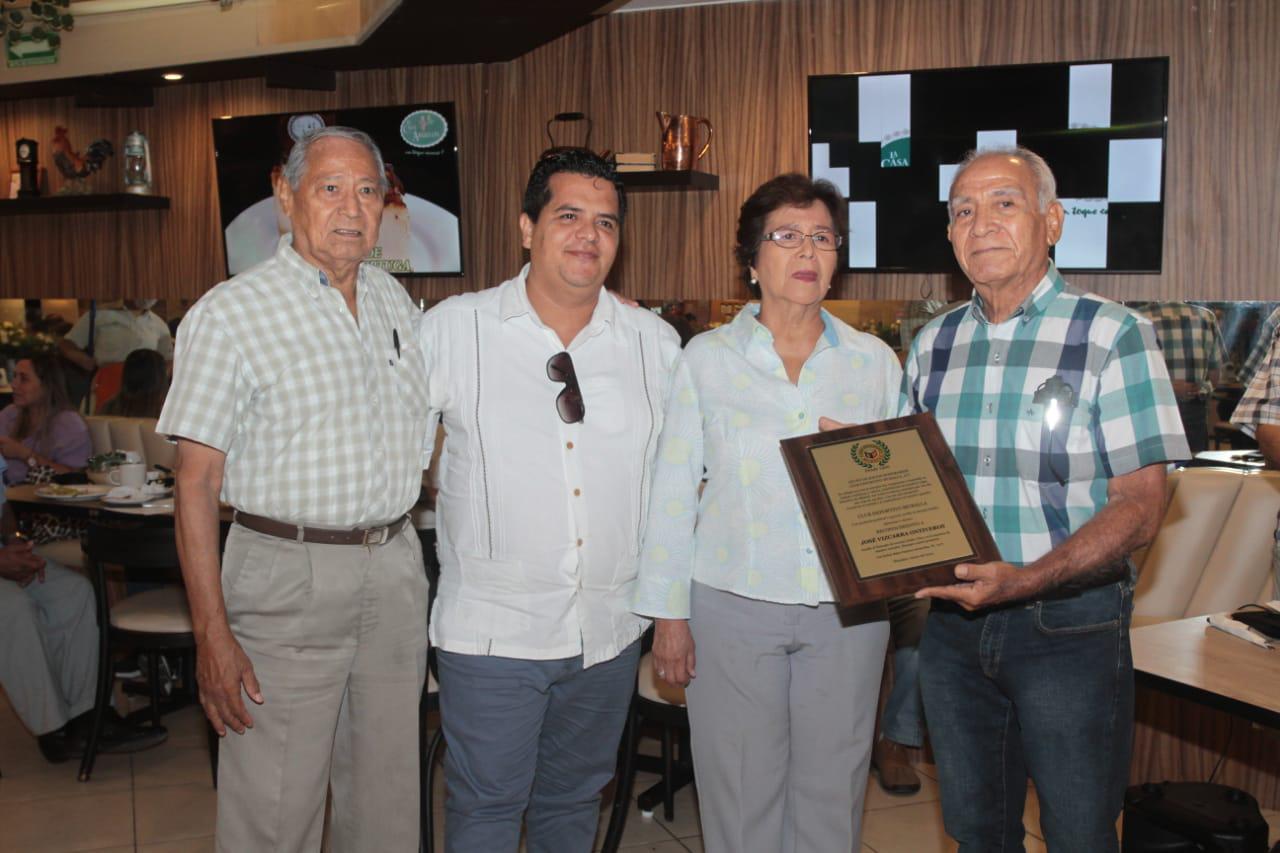 $!Club Muralla brinda homenaje póstumo a socios