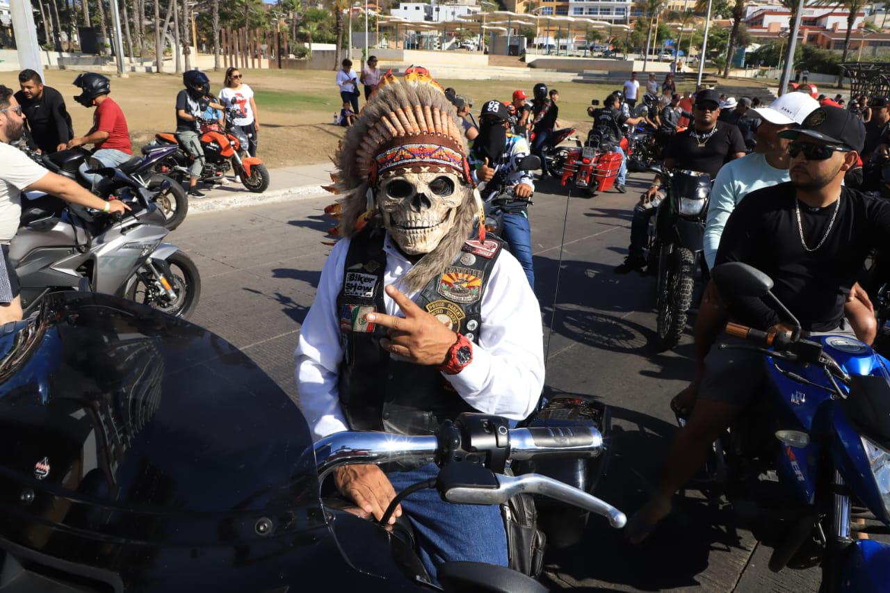 $!Cientos de motociclistas recorren el paseo costero de Mazatlán dentro de la Semana de la Moto