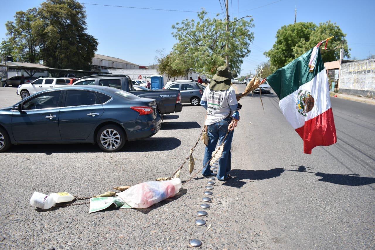 $!Mantienen productores toma de instalaciones de Pemex