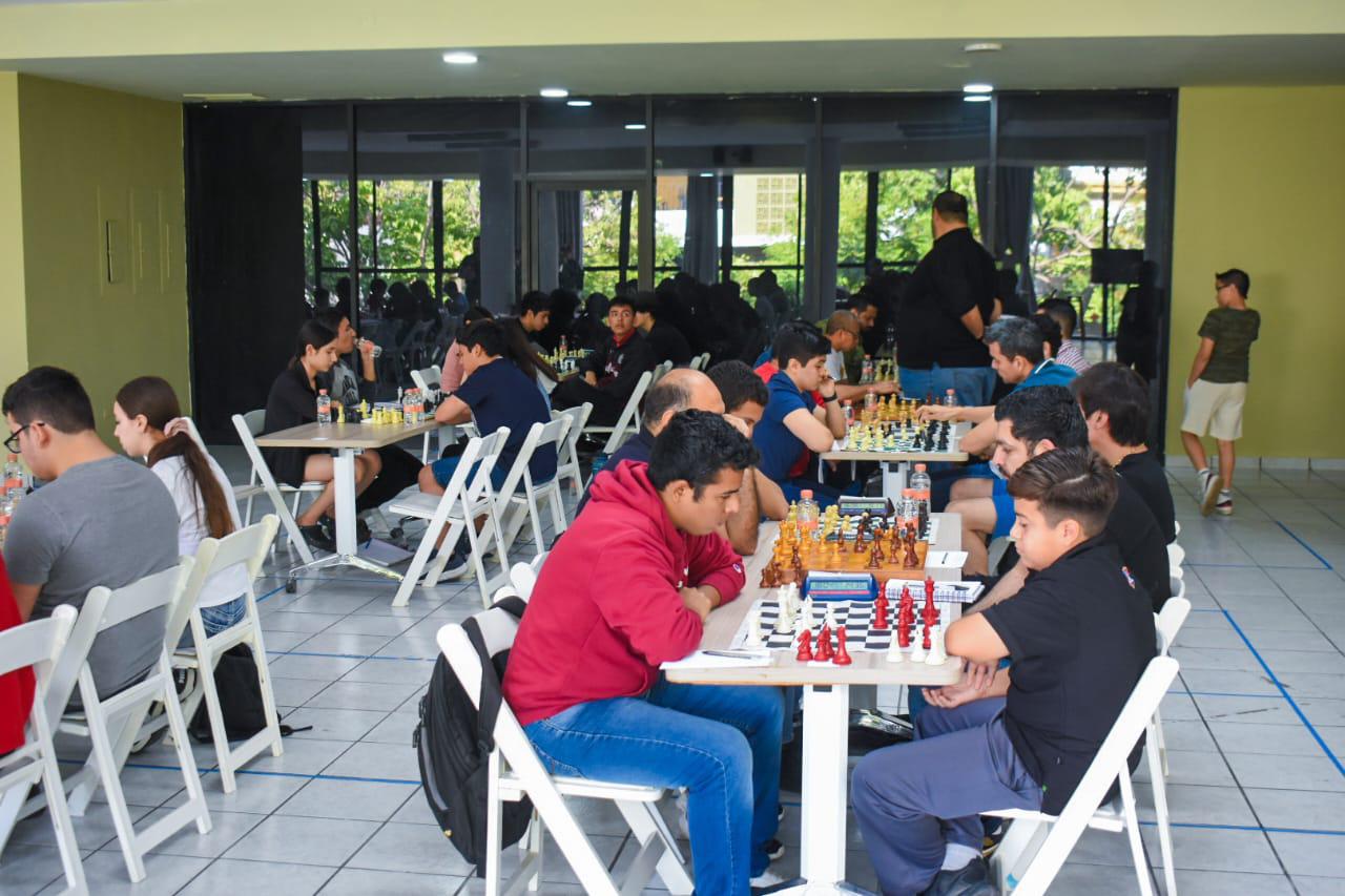 $!Inauguran la segunda edición del Torneo de Ajedrez Blanco y Negro en Yameto Café con Voz