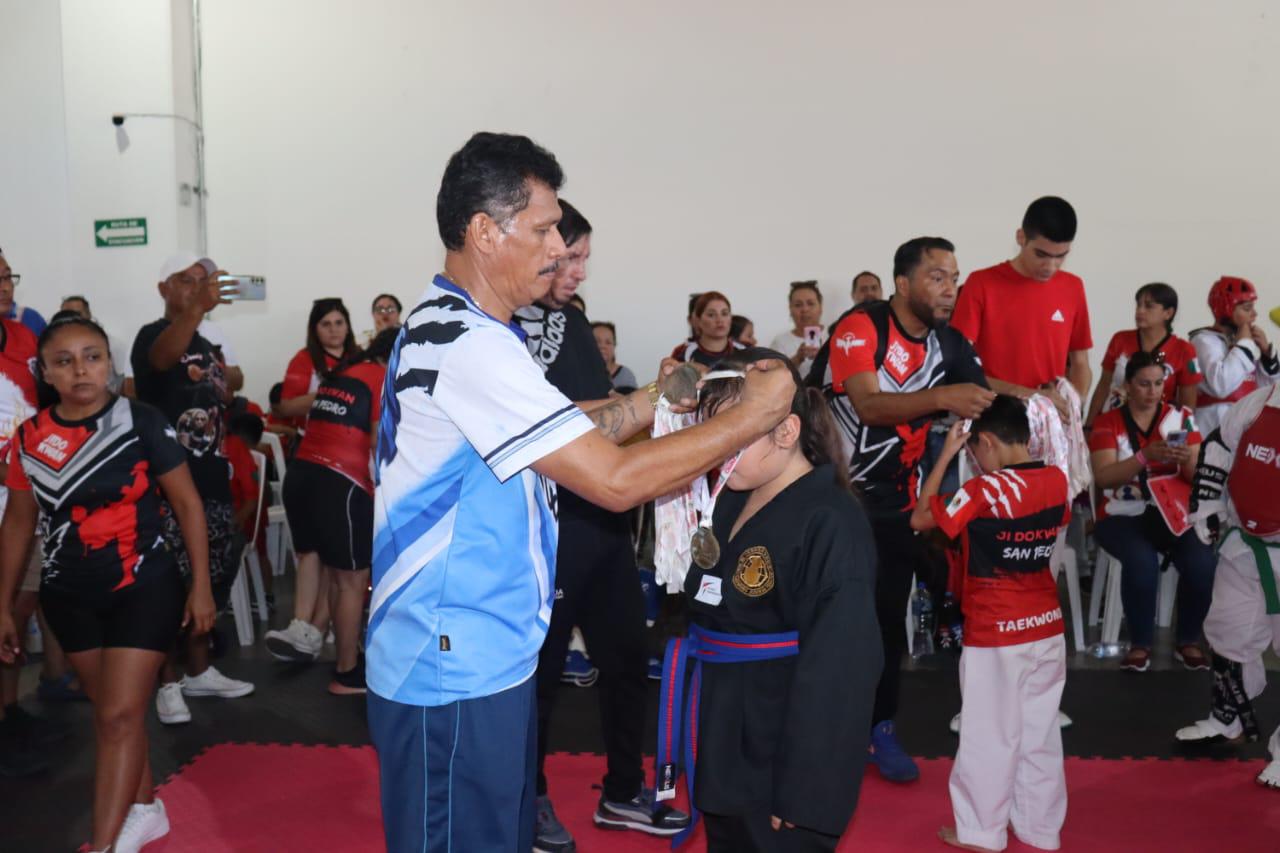 $!Mazatlán reúne a los mejores taekwondoínes de Coahuila y Sinaloa en topes de preparación