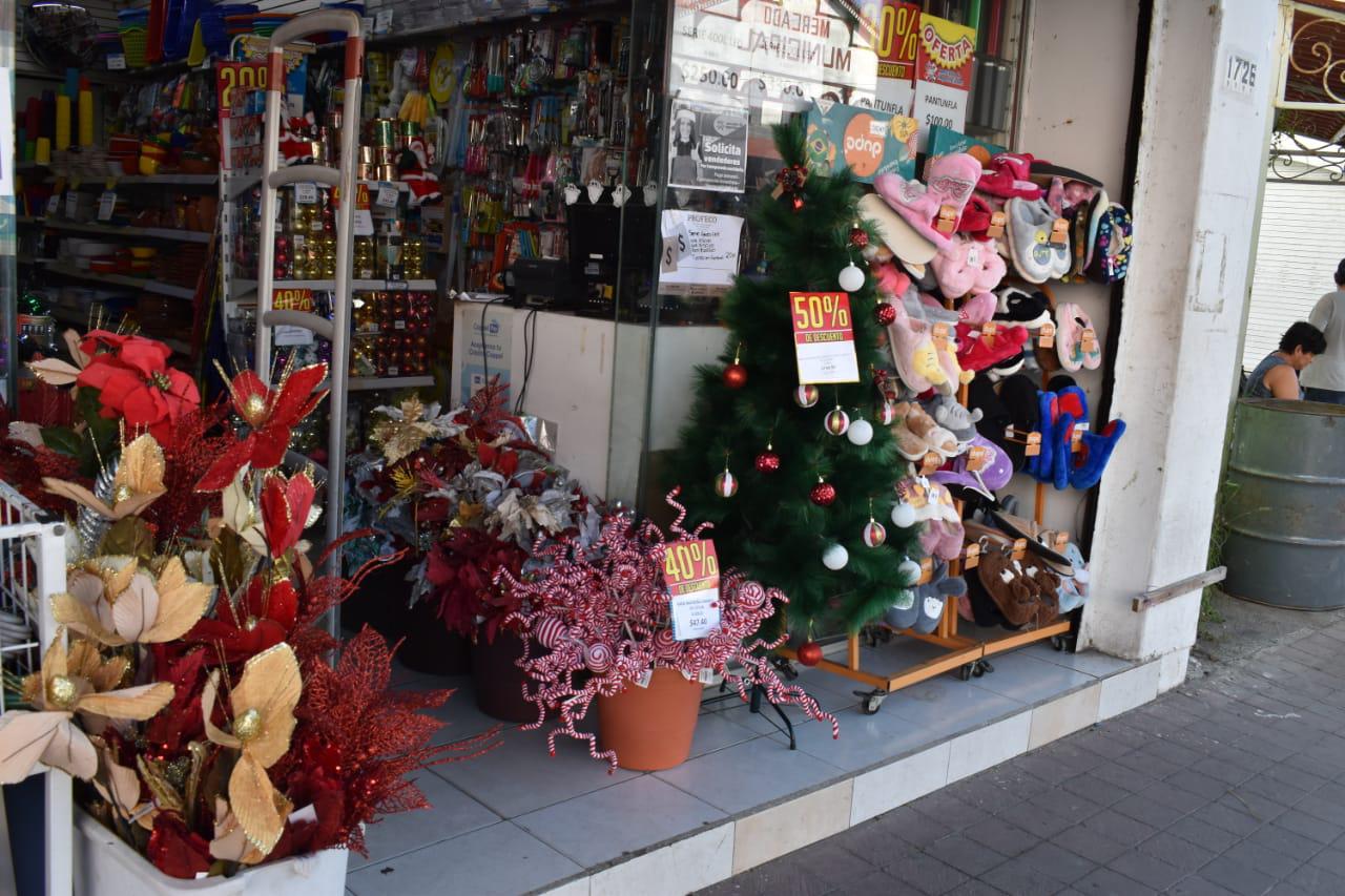 $!Comerciantes despiden ‘El Buen Fin’ y dan la bienvenida a la Navidad en Mazatlán