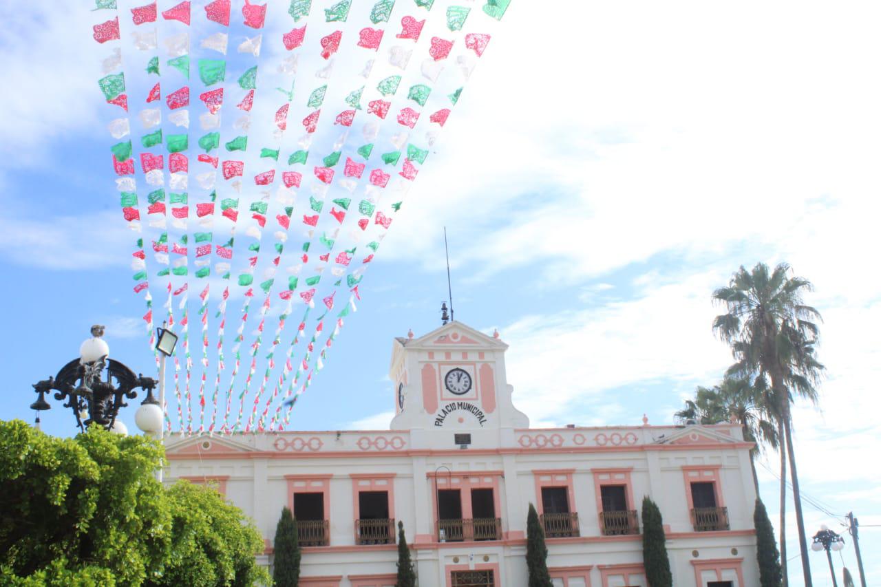 $!Gobierno de Rosario inicia instalación de decoración por Fiestas Patrias