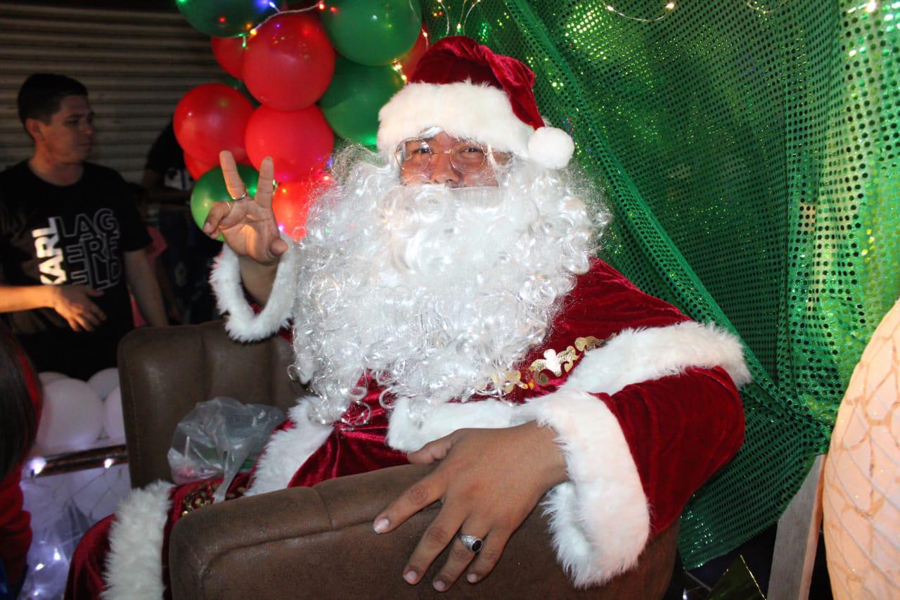 $!Encienden el espíritu navideño en Rosario con desfile de luces, árbol y Nacimiento