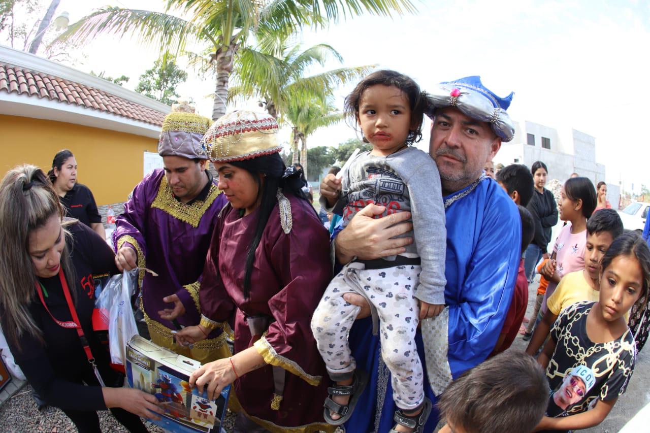 $!¡Gracias! Cumplen los Reyes Magos de Noroeste una vez más con niñas y niños de Mazatlán