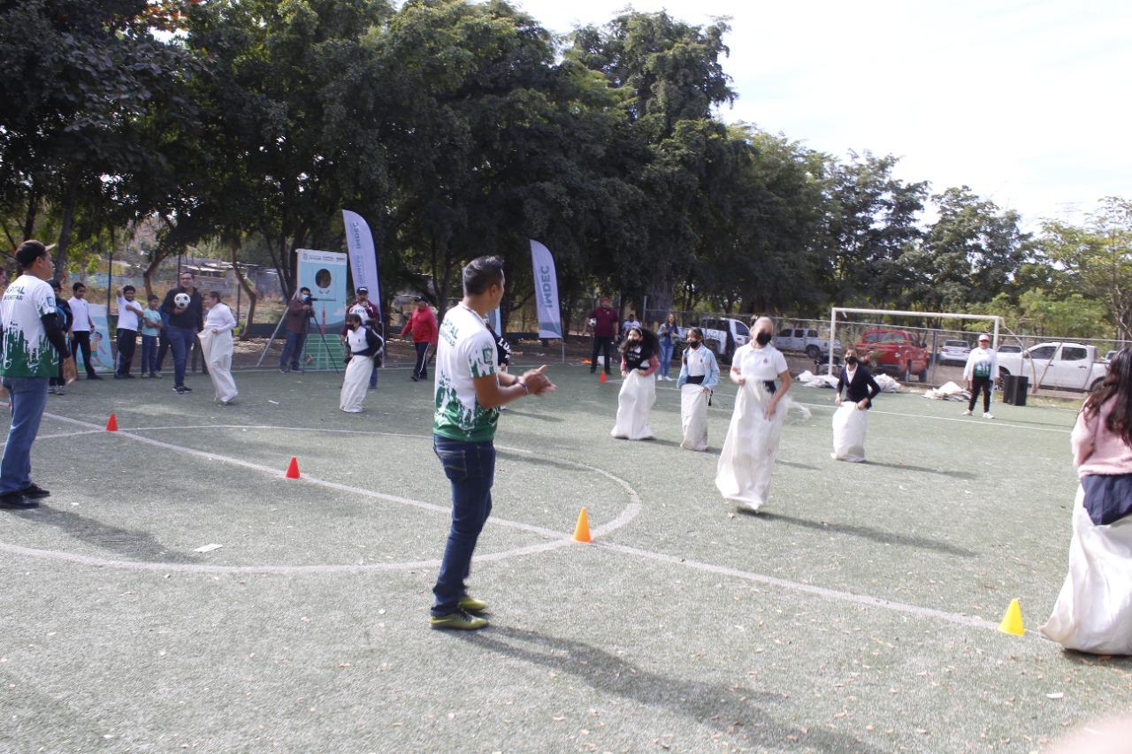 $!Divierte Imdec a alumnos de Primaria Rafael Buelna con su Feria Deportiva