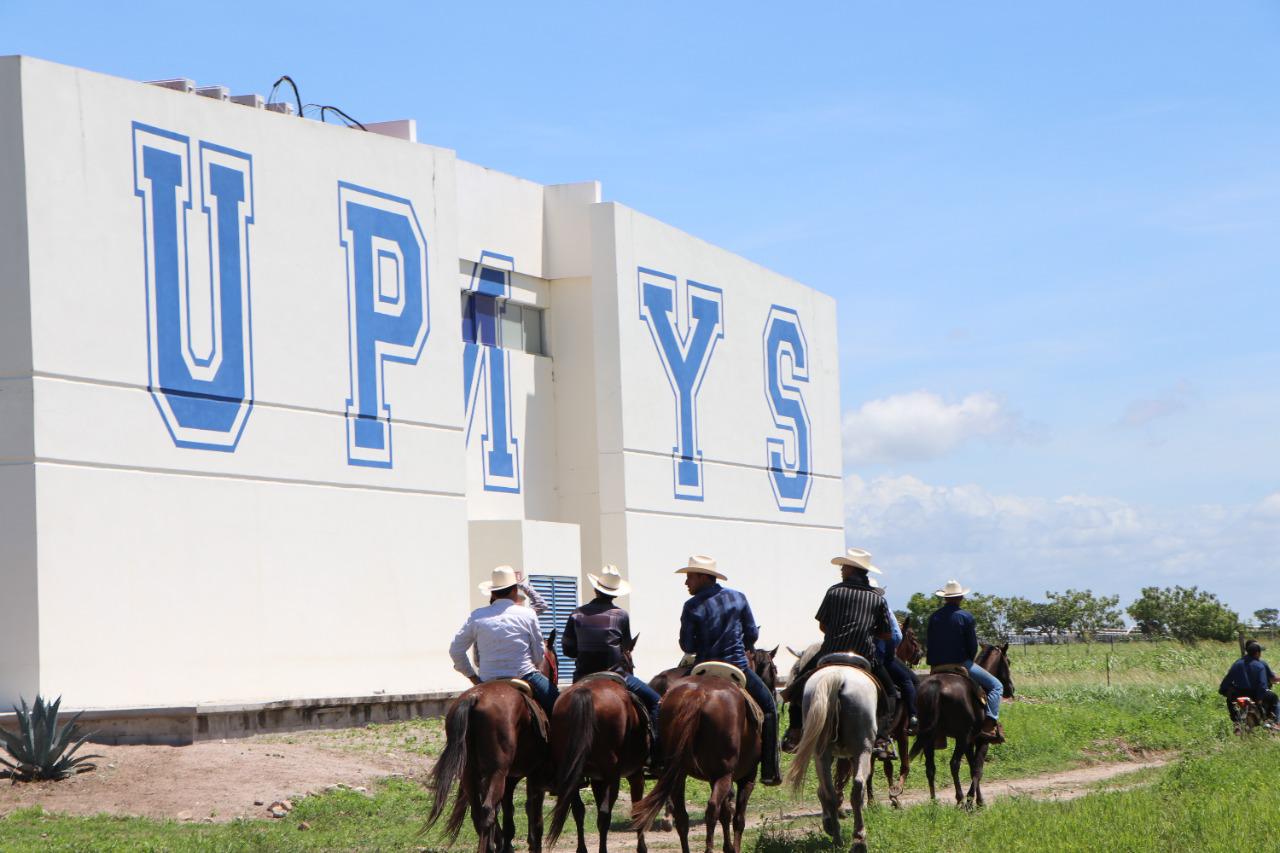 $!Festejan con cabalgata 10 años de Universidad Politécnica del Mar y la Sierra, en Elota