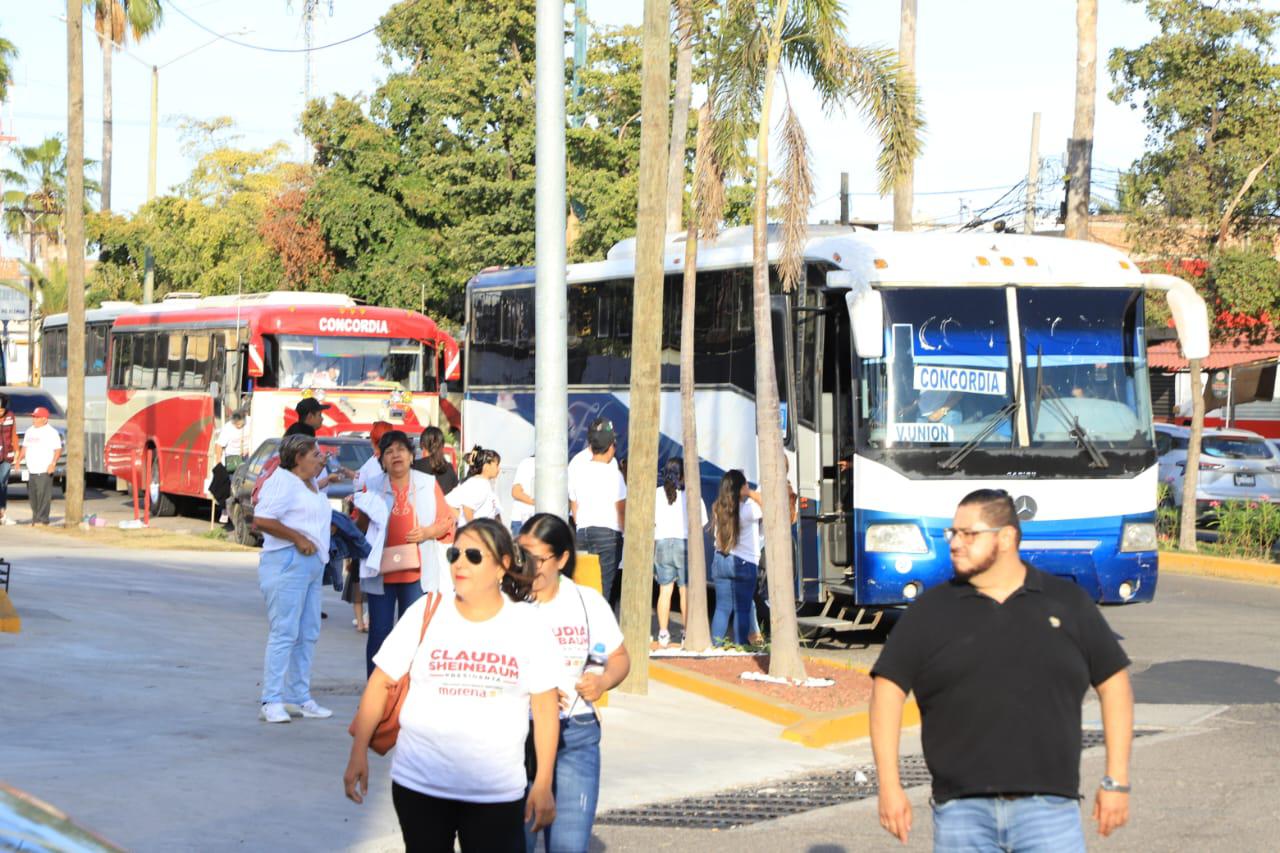 $!Previo a la llegada de Sheinbaum a Mazatlán, simpatizantes ‘atoran’ tráfico en vialidades