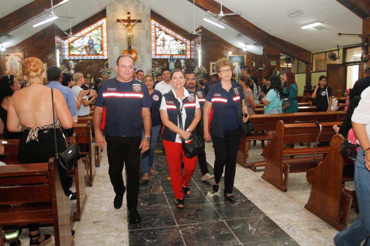 $!Destaca sacerdote que bomberos dejan todo por servir al prójimo